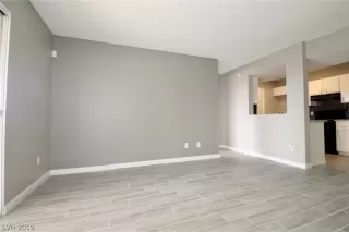 Photo #4: 2127880 Listing