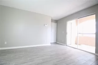 Photo #6: 2127880 Listing