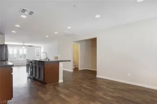 Photo #3: 2128015 Listing