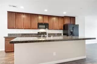 Photo #4: 2128015 Listing