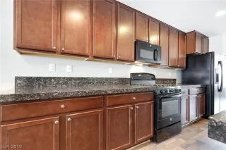 Photo #5: 2128015 Listing