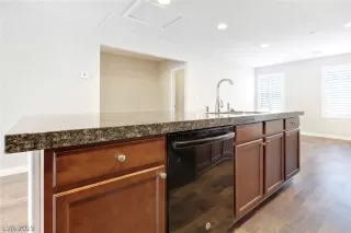 Photo #6: 2128015 Listing