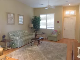 Photo #3: 2128032 Listing