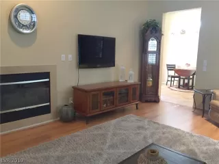 Photo #5: 2128032 Listing