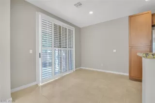 Photo #4: 2128033 Listing