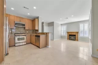 Photo #5: 2128033 Listing