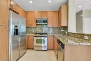 Photo #6: 2128033 Listing