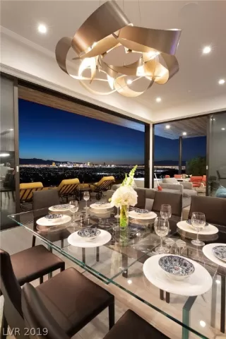 Photo #3: 2128066 Listing