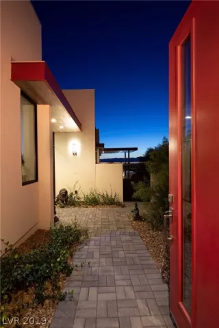 Photo #6: 2128066 Listing