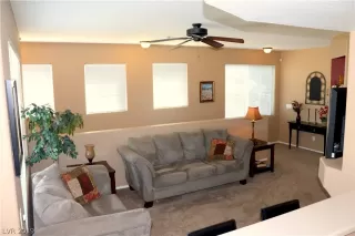 Photo #2: 2128255 Listing