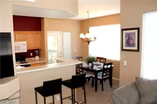 Photo #4: 2128255 Listing