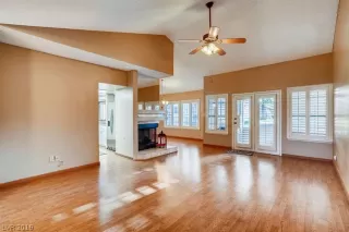 Photo #4: 2128268 Listing