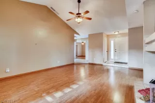 Photo #6: 2128268 Listing