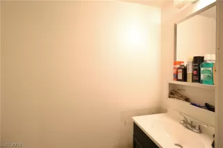 Photo #4: 2128282 Listing 