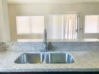 Photo #4: 2128294 Listing