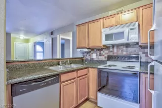 Photo #3: 2128312 Listing