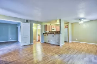 Photo #4: 2128312 Listing