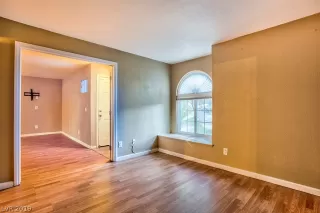 Photo #5: 2128312 Listing