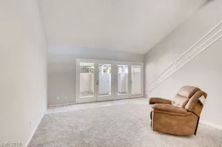 Photo #4: 2128354 Listing