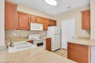 Photo #4: 2128425 Listing