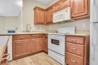 Photo #5: 2128425 Listing