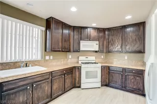 Photo #2: 2128494 Listing