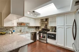 Photo #5: 2128595 Listing