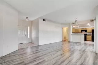 Photo #5: 2128602 Listing 