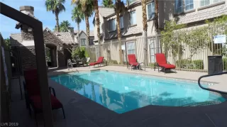 Photo #4: 2128646 Listing