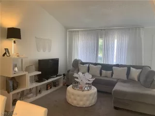 Photo #3: 2128658 Listing