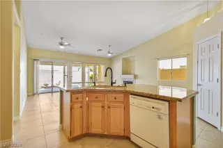 Photo #6: 2128659 Listing 