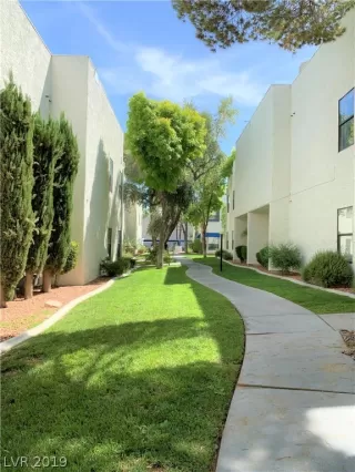 Photo #3: 2128683 Listing