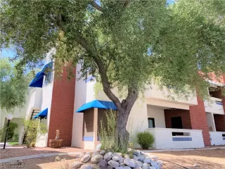 Photo #4: 2128683 Listing