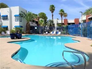 Photo #6: 2128683 Listing