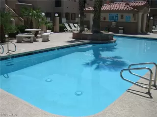 Photo #6: 2128797 Listing