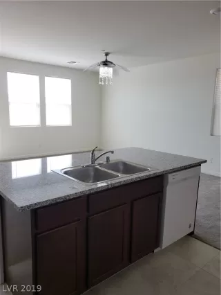 Photo #4: 2128801 Listing