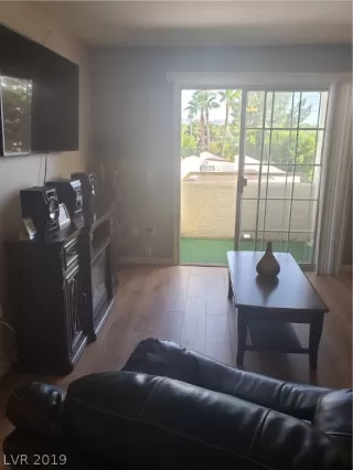 Photo #3: 2128822 Listing