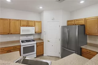 Photo #4: 2128827 Listing 