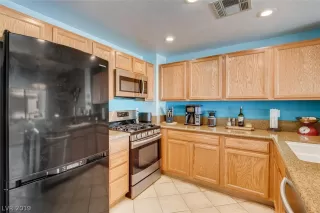 Photo #5: 2128840 Listing