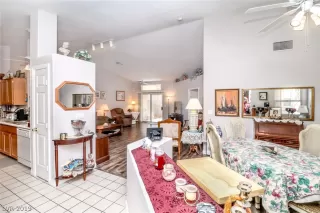 Photo #4: 2128859 Listing