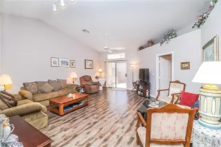 Photo #5: 2128859 Listing