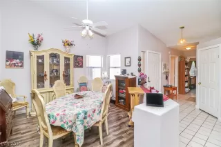 Photo #6: 2128859 Listing