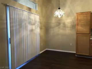 Photo #3: 2128887 Listing