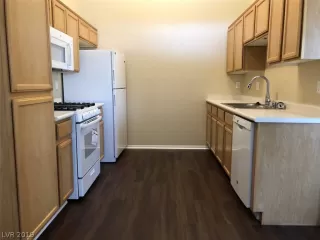 Photo #5: 2128887 Listing