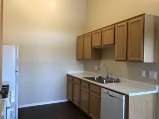 Photo #6: 2128887 Listing