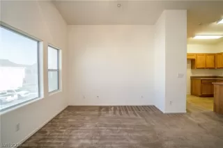 Photo #4: 2128905 Listing