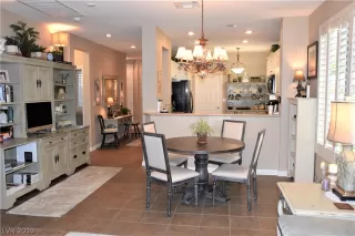 Photo #4: 2128934 Listing