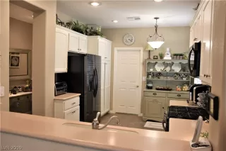 Photo #5: 2128934 Listing