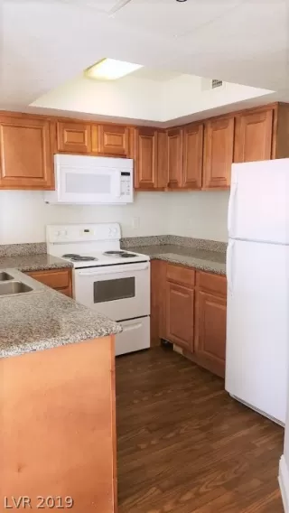 Photo #6: 2128988 Listing