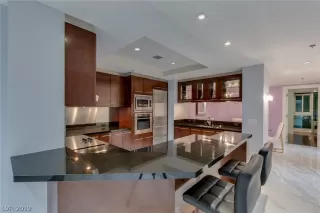 Photo #5: 2128994 Listing